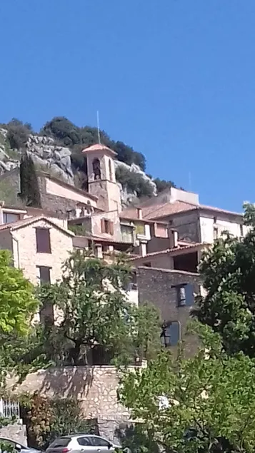 Picturesque house, terrace, 2-min walk to the lake - Image 1