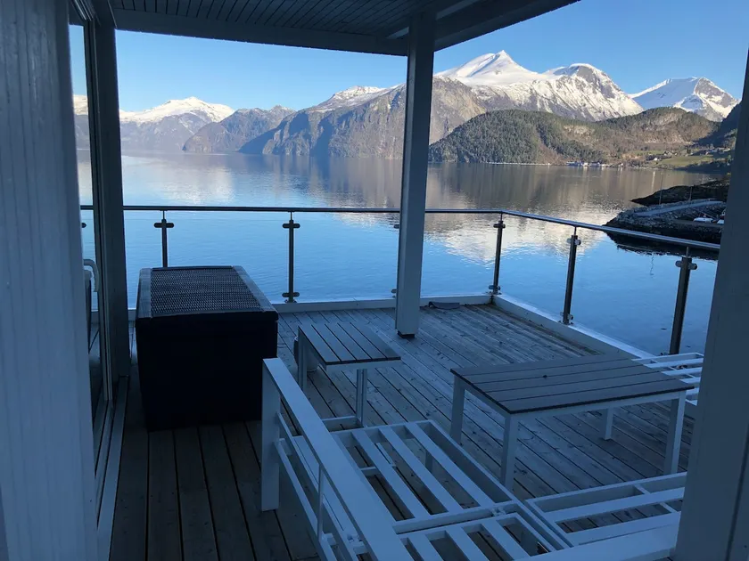 House touching the fjord (with sauna) - Image 1