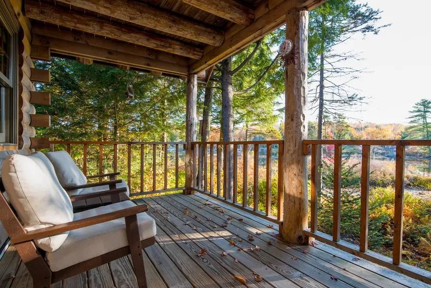 Beautiful Log Cabin on Highland Lake - Image 1