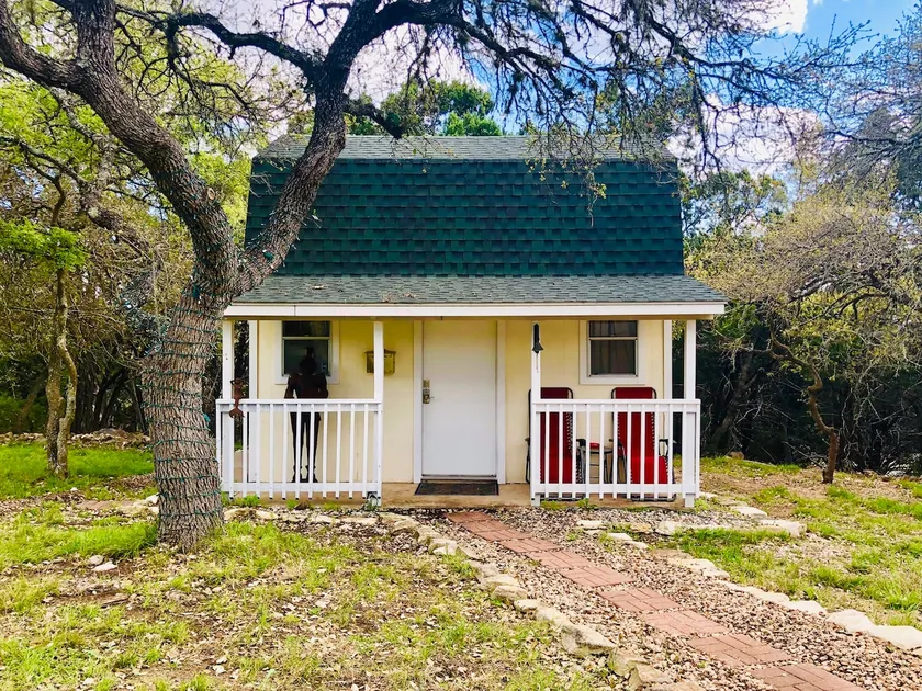 StayNow@TheHaus between New Braunfels/Canyon Lake - Image 1