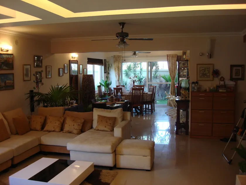 Luxury Townhouse W Private Garden & Italian Kitchen - Image 1