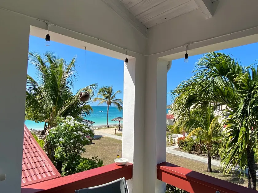 *NEW* Stunning, steps from beach 1 Bed apartment - Image 1