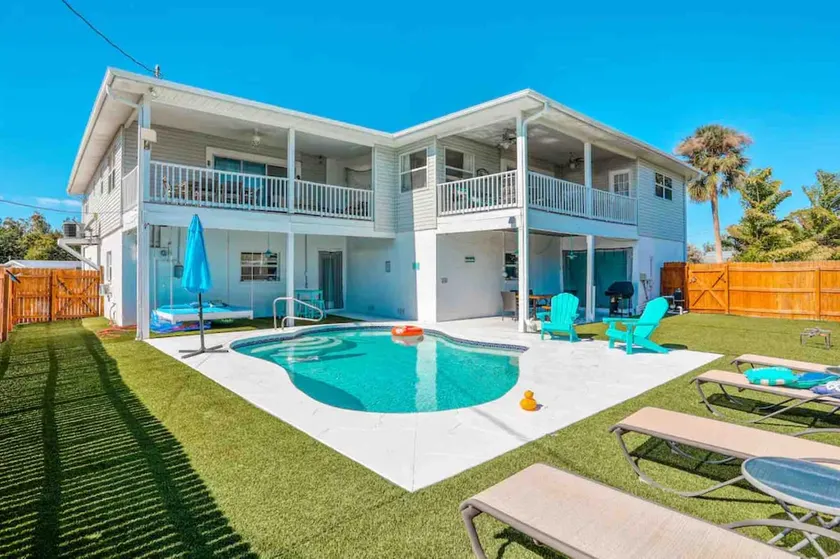 Manatee Manor - Image 1