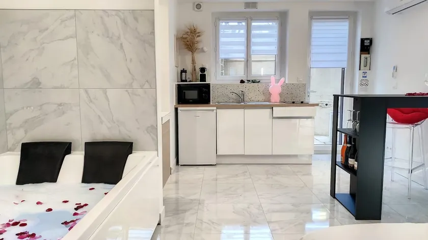 The ”Bubble of Love” Suite – Balneotherapy Spa and Terrace - Image 1