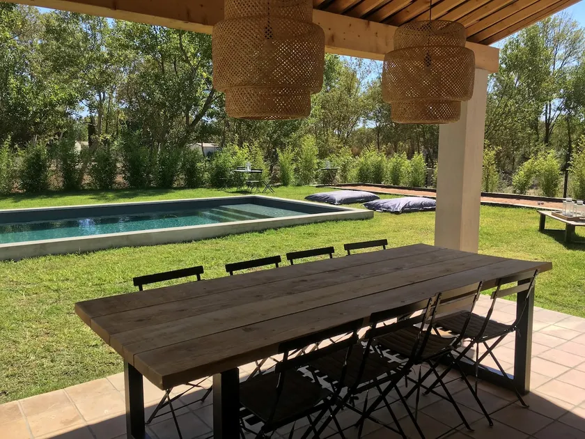 Contemporary home with pool - Image 1