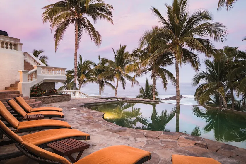 Casa Mariposa Beachfront Mega Villa Paradise ⭐️ - Image 1