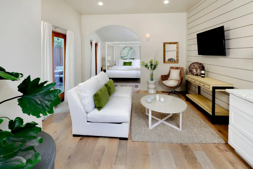 Luxurious Cloud Suite in downtown Healdsburg - Image 1