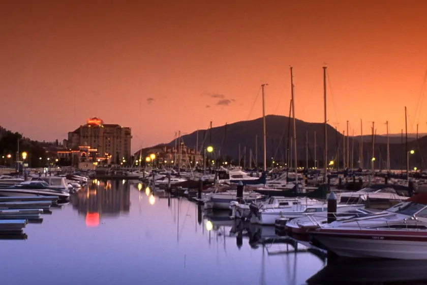 Luxurious Waterscapes 3bed 2bath Downtown Kelowna - Image 1
