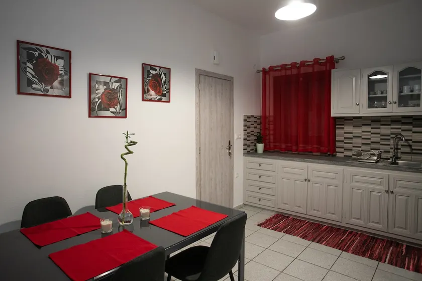 Irineos Apartments - Image 1