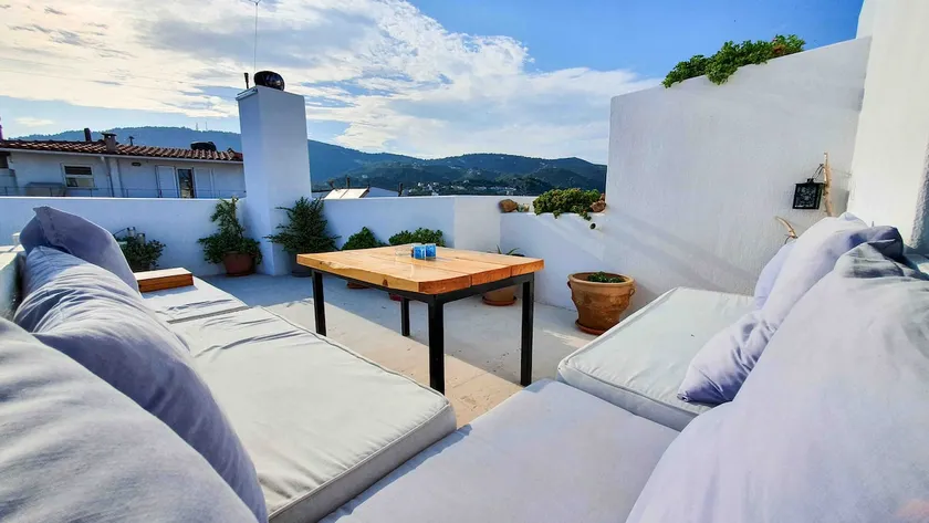 Nirvana House, with amazing roof top area - Image 1