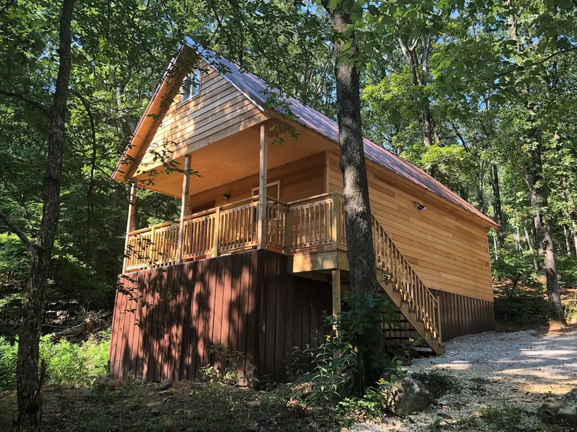Farmer themed cozy cabin in the woods - Image 1