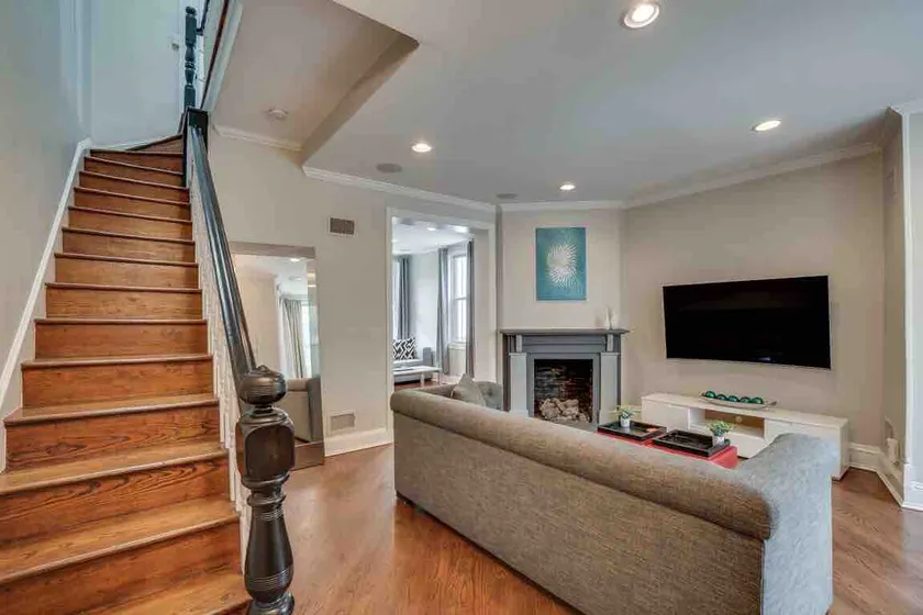 2BD/1.5BTH - Two Story Apt Home 14th/Ust NW - Image 1