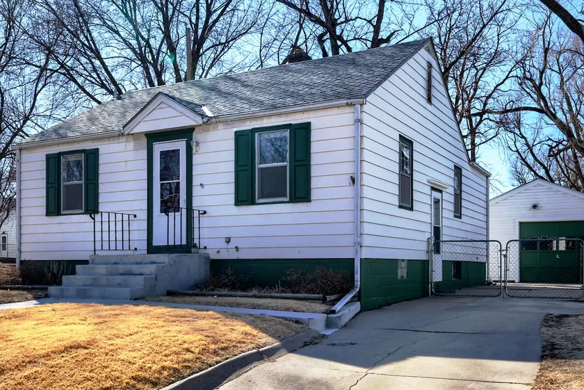 Cozy Home in NE Lincoln - Image 1