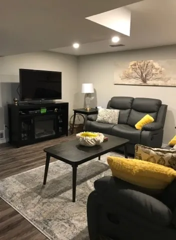 J's on Sudbury - Full downstairs suite - Image 1