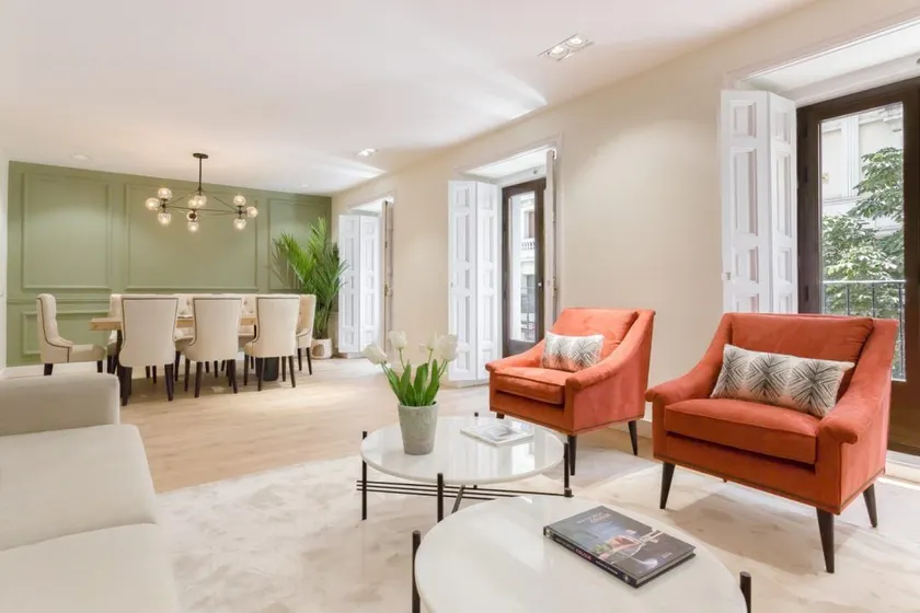 NEW: Spacious and bright in the heart of downtown - Image 1