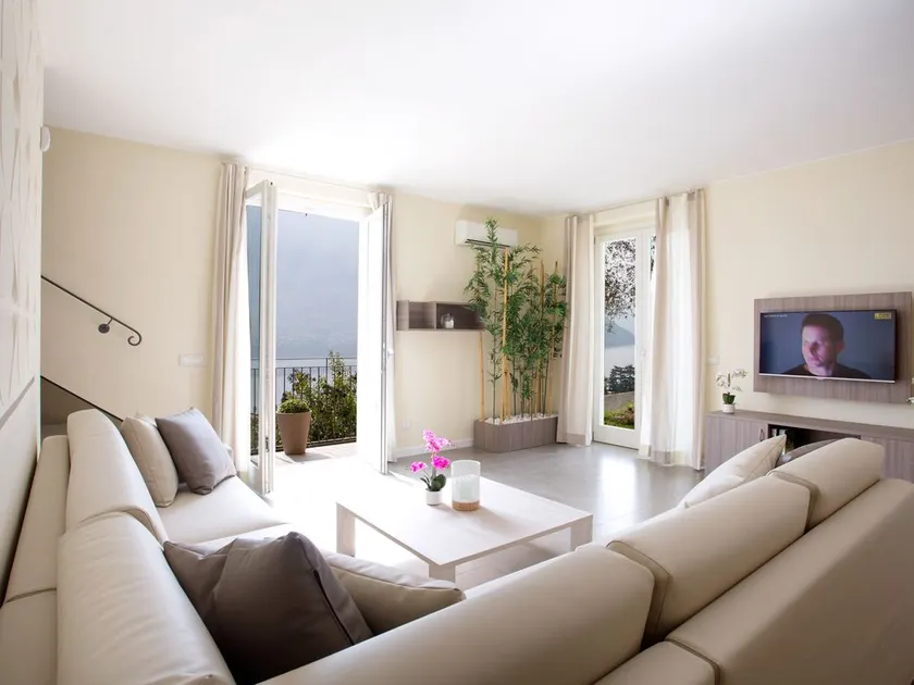 Residence Sala Comacina apartment no 2 with pool and spa by Italian Apartments - Image 1