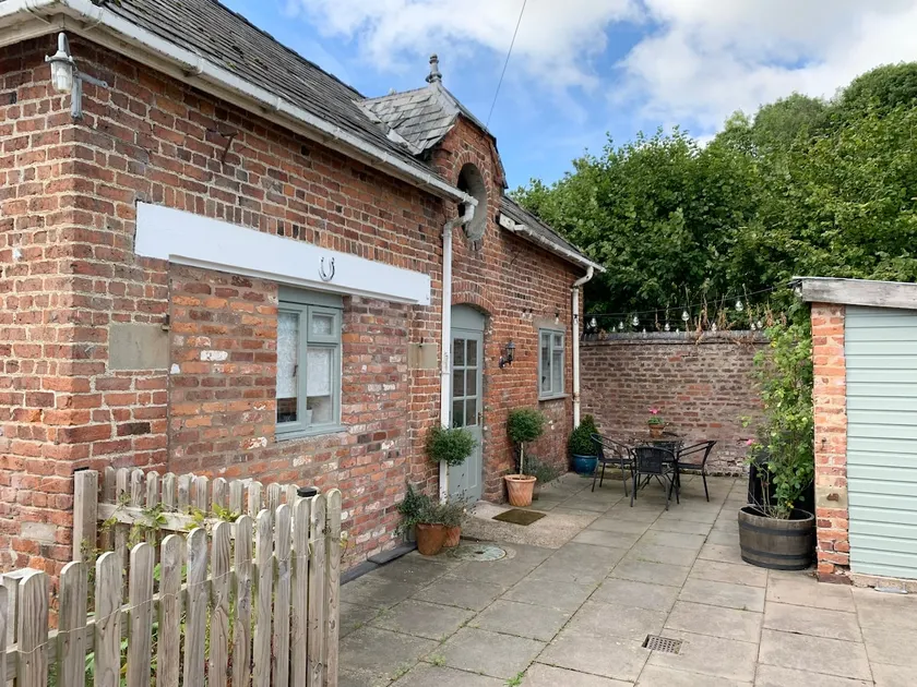 The Little Coach House in Wales - Image 1
