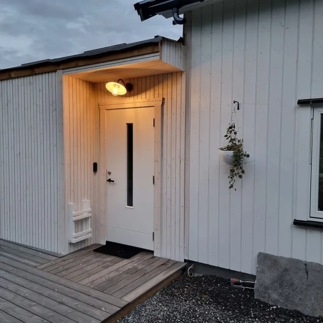 Small, cozy detached house with large garden and terrace. - Image 1