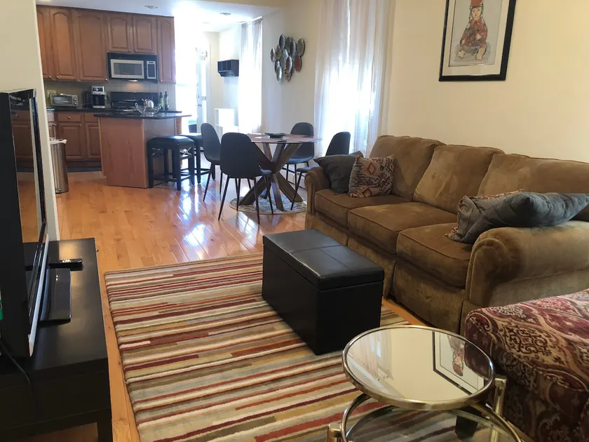 Charming 2nd Floor Haven - Image 1
