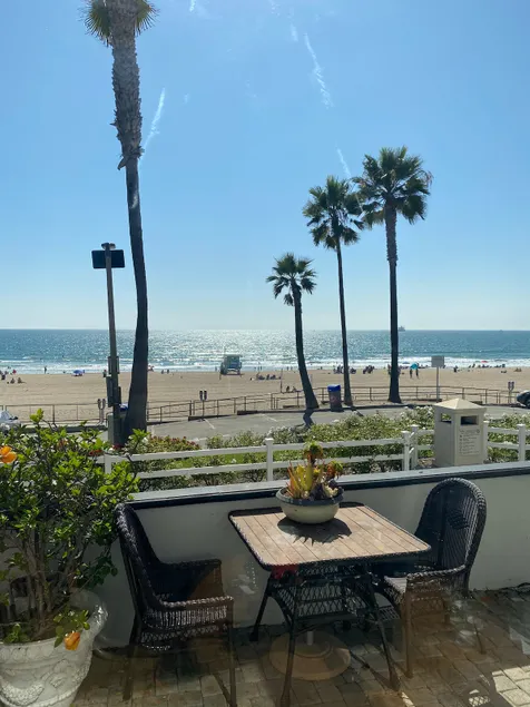 Manhattan Beach Beachfront Charming On The Strand - Image 1