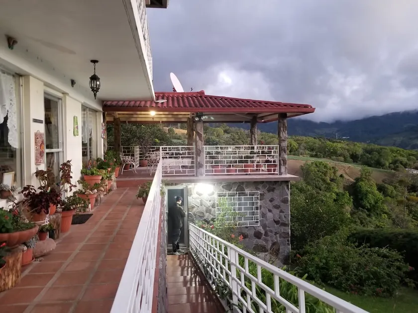 Breathtaking view, cozy abode and abundant nature - Image 1