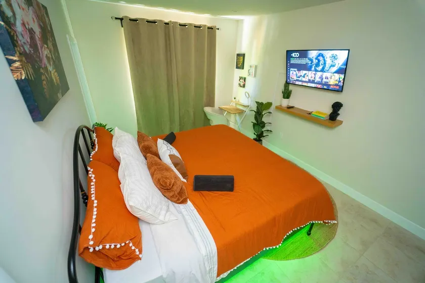 Cozy Miami Home minutes Wynwood & Design District - Image 1