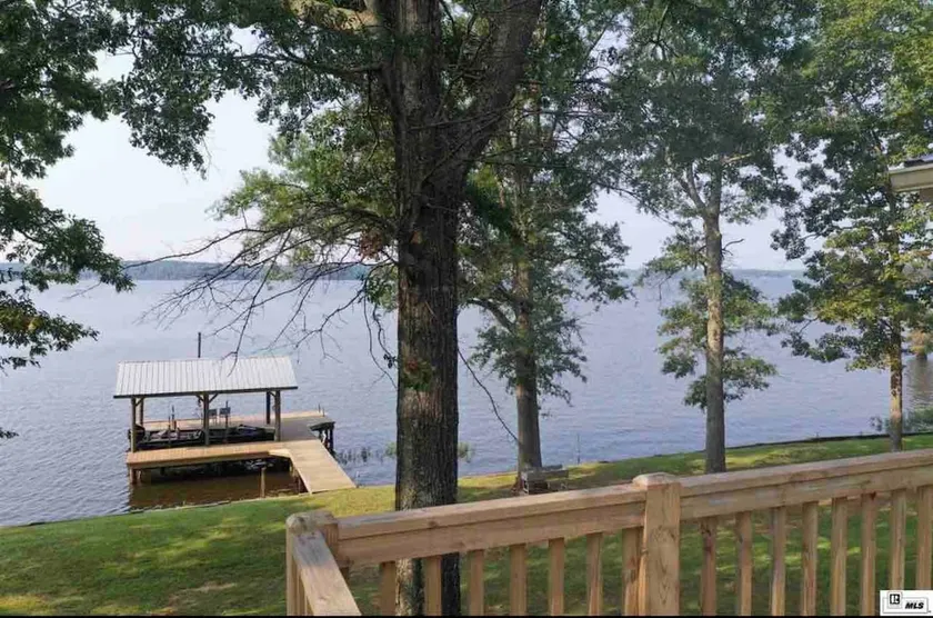 Lisa's Lakeview on D'Arbonne Lake - Image 1