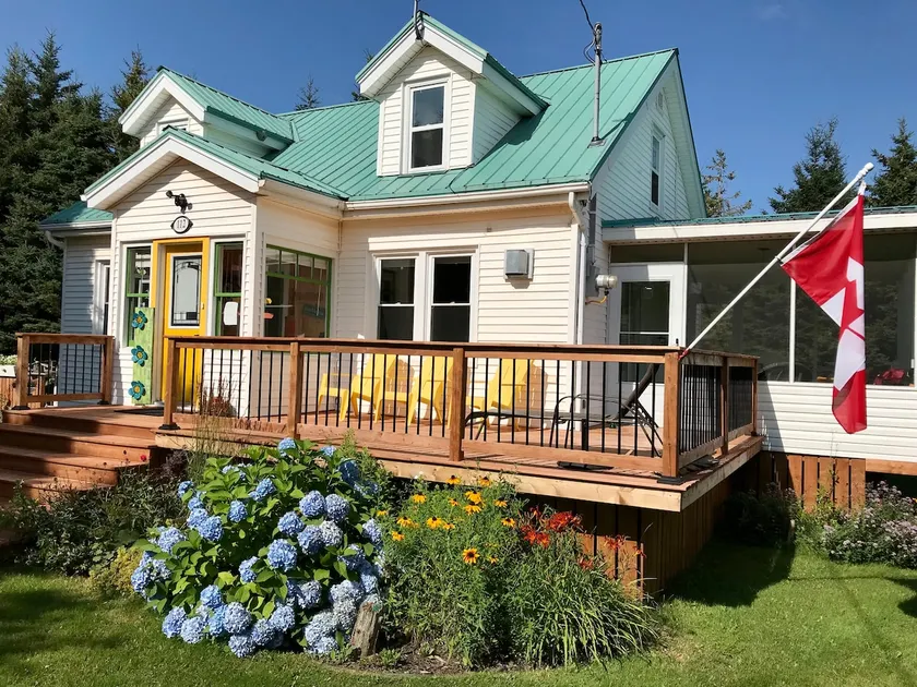 Green Roof Cottage Prince Edward Island - Image 1