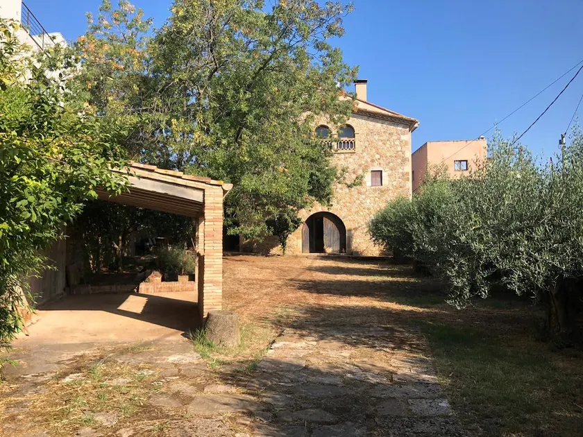 La Feixa, a rustic house in Lladó - Image 1