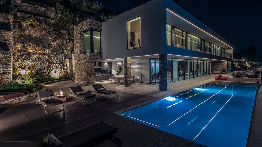 BARONESA HILLS TO HER HOLIDAY HOME IN DOURO - Image 1