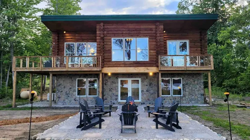 Lakeside Log Cabin - Near Pool, Golf, Ski - Image 1