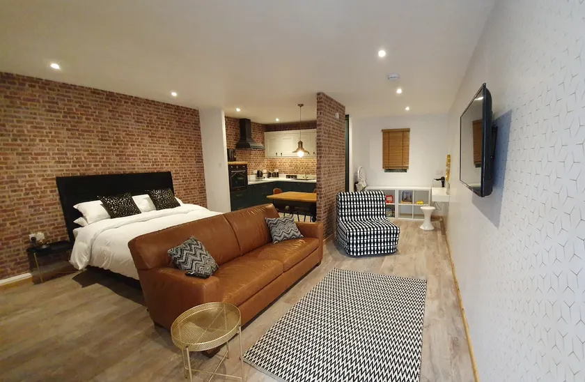 The Snug Bourne - Image 1