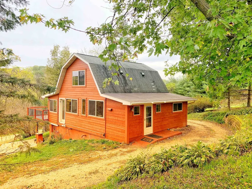 **Cozy & Dog Friendly** Rustic Cabin Retreat - Image 1