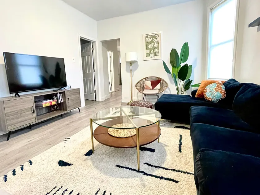 Family Getaway 3 BR/1BA Queen Beds Close to NYC - Image 1