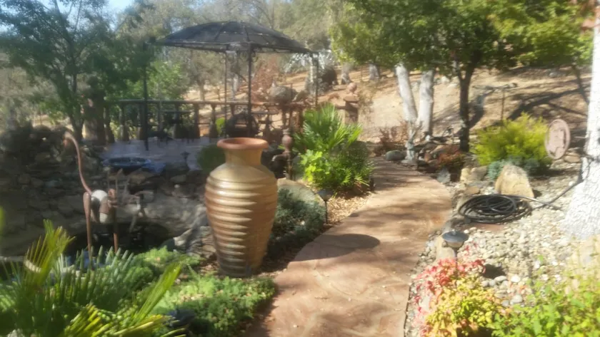 Charming and Cozy Cottage - Image 1