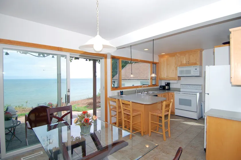 Dog Friendly Cozy Cottage Rental on Lake Michigan! - Image 1