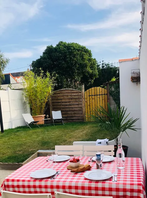 Chez Marcelle – Pro on weekdays, Quiet on weekends - Image 1
