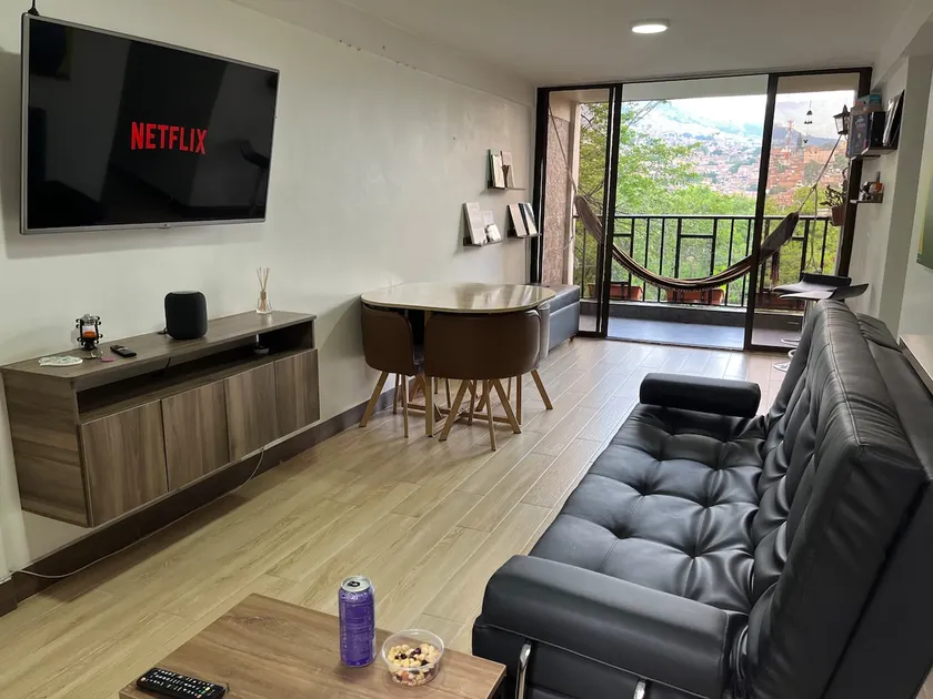 Apartment with office and hammock near the subway + view - Image 1