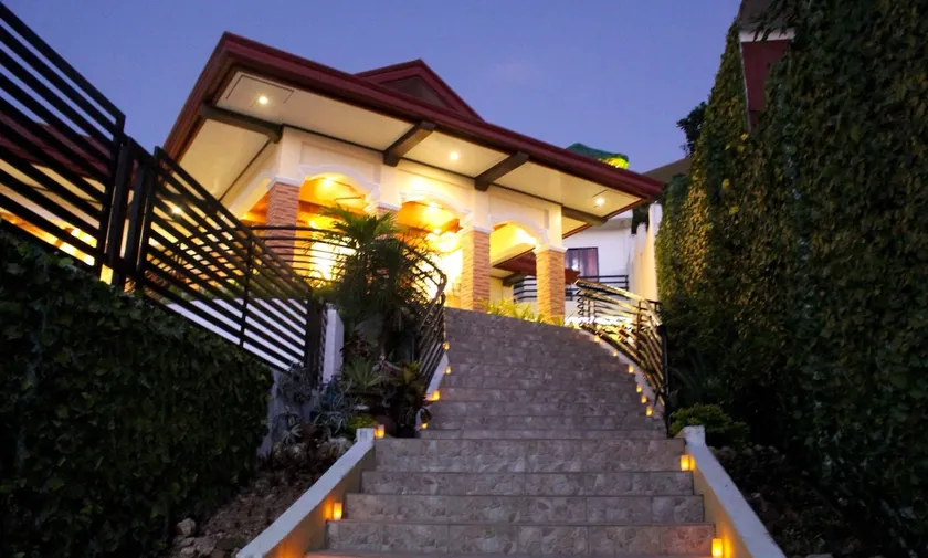 Twinhouse - Image 1
