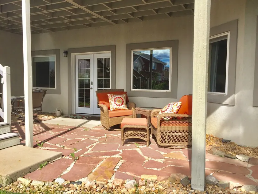 Spread out in comfort suite with private entrance - Image 1