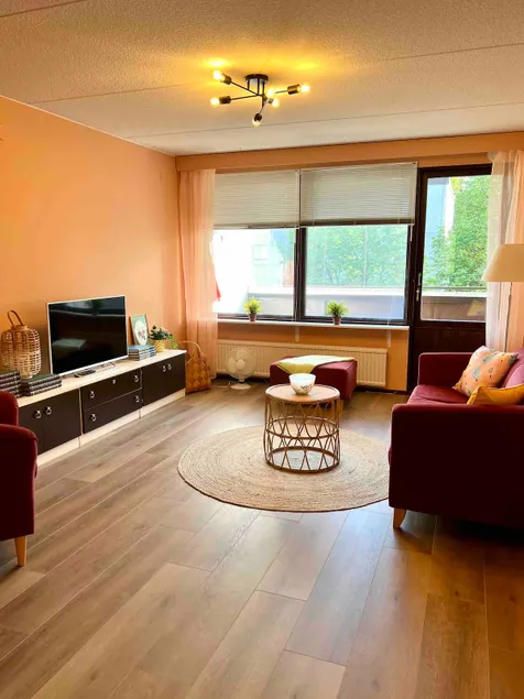 Easy living with parking & wifi, 15 min to airport - Image 1