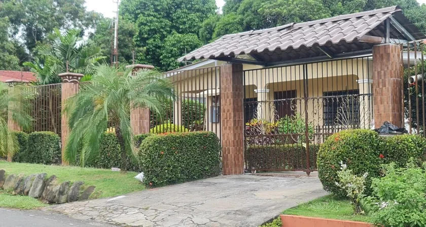 Beautiful Central House in David - Image 1