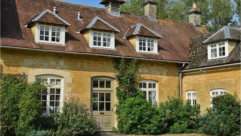Newmarket (sleeps 8 + 2 camp beds) - Image 1