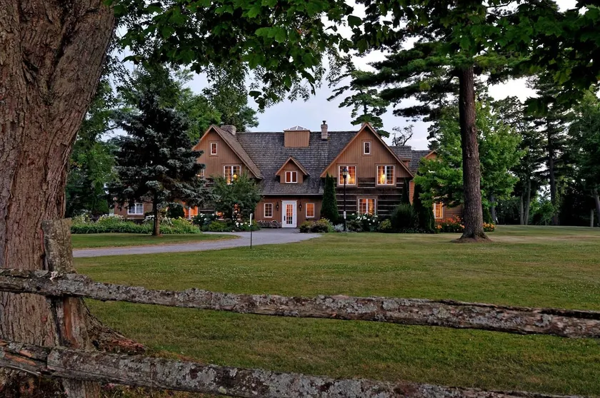 Historic Waterfront Dunsford House at Eganridge - Image 1