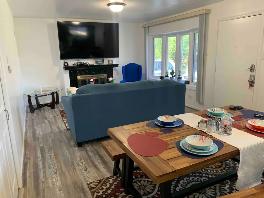 Spacious 2-br, 1 bath home w/AC near Naval Base - Image 1