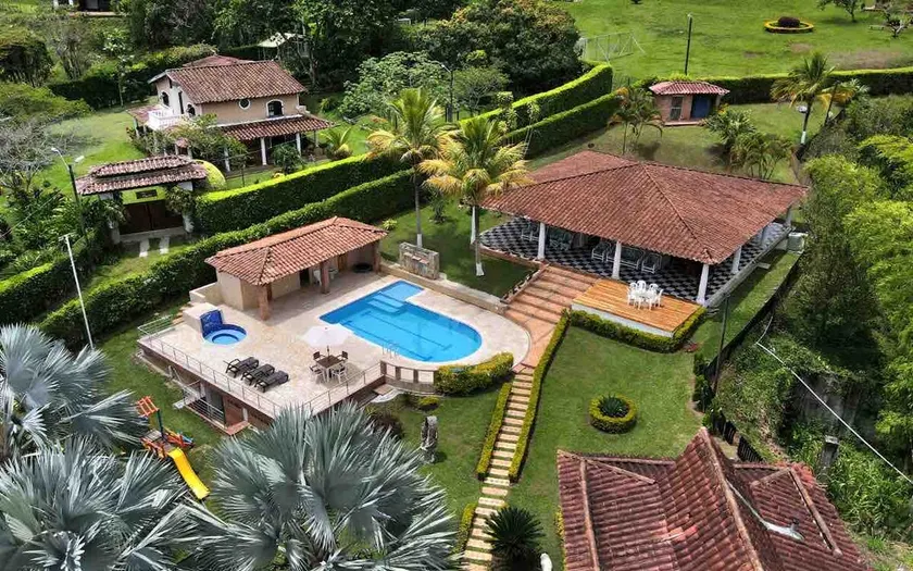 Beautiful property in Barbosa - Image 1