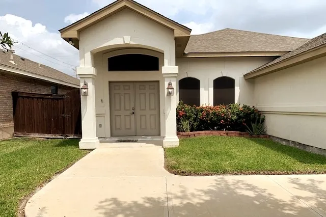 Great Family House near Arena, Airport & TAMIU - Image 1