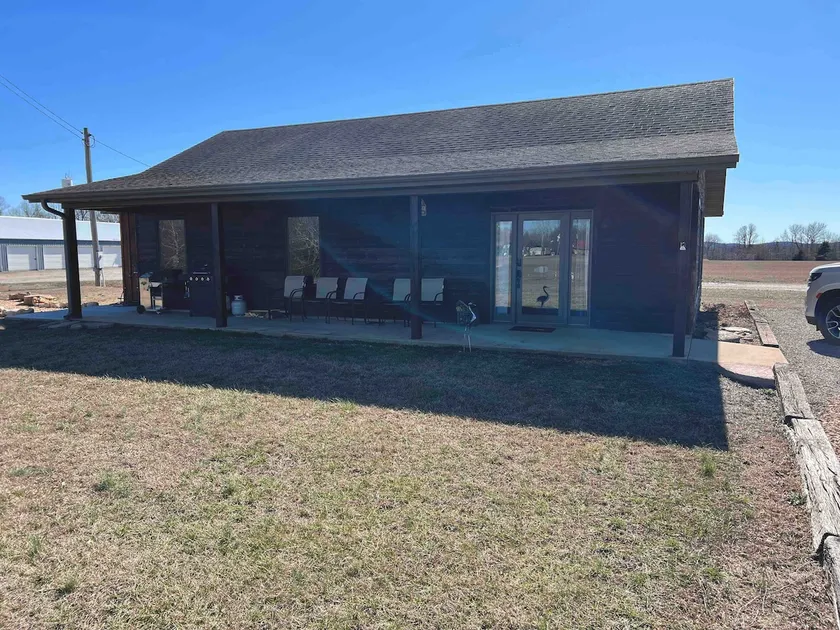 Cheerful 4-Bedroom cabin near lake with pool. - Image 1