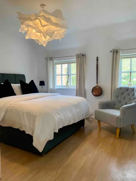Beautiful 2 bedroom mews holiday home in Sandbach - Image 1