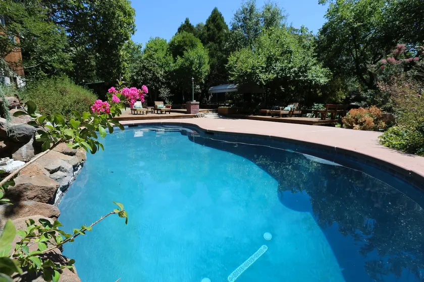 Private Yosemite Retreat~HotTub, Pool, Dogs/5acres - Image 1